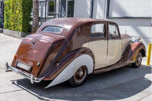 1947 Rolls-Royce Silver Wraith RIGHT-HAND-DRIVE