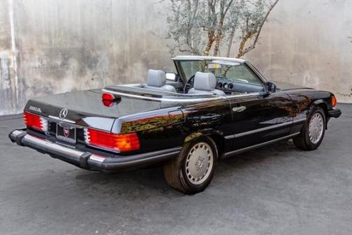 1987 Mercedes-Benz SL-Class 560SL