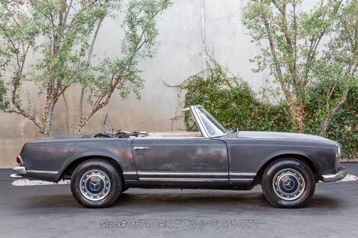 1966 Mercedes-Benz 230SL 