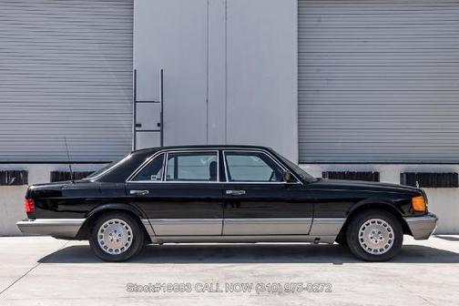 Black 1988 Mercedes-Benz S-Class 560SEL