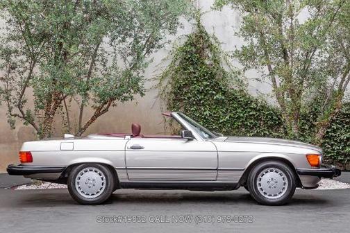 Silver 1986 Mercedes-Benz SL-Class 560SL