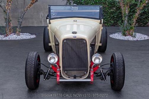 Cream 1932 Ford Model 18
