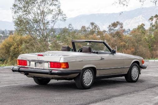 Smoke Silver Metallic 1988 Mercedes-Benz SL-Class 560SL