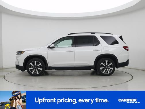 White 2024 Honda Pilot Touring