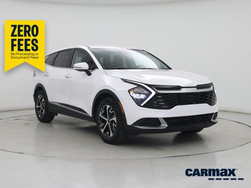 White 2023 Kia Sportage EX