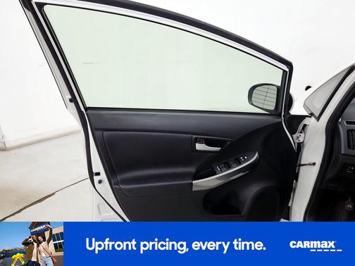 White 2015 Toyota Prius Persona Series