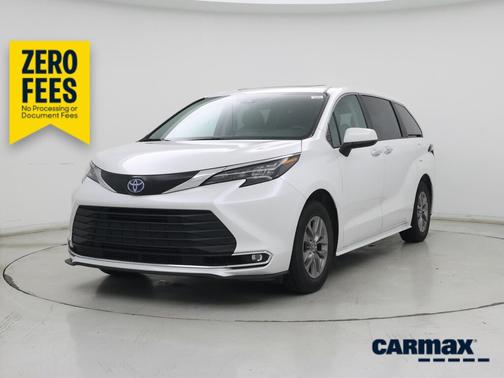 White 2024 Toyota Sienna XLE