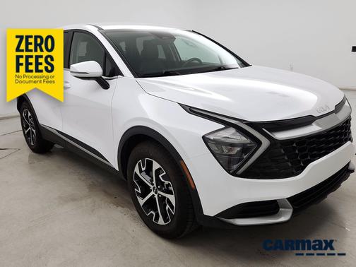 White 2023 Kia Sportage EX