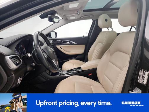 2017 INFINITI QX30 Luxury