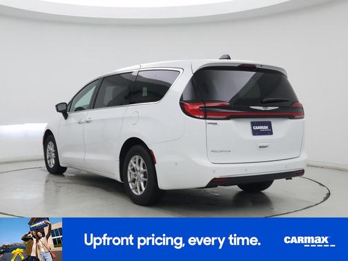 White 2025 Chrysler Pacifica Select