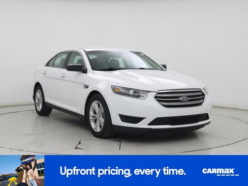 White 2016 Ford Taurus SE