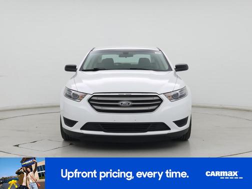 White 2016 Ford Taurus SE