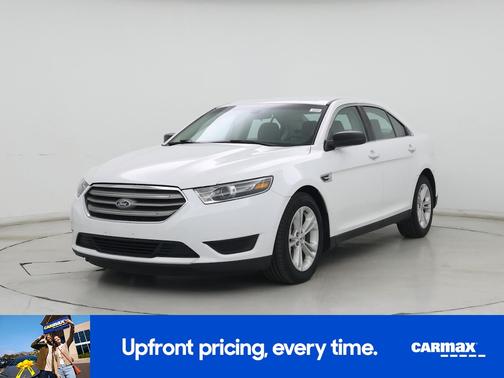 White 2016 Ford Taurus SE