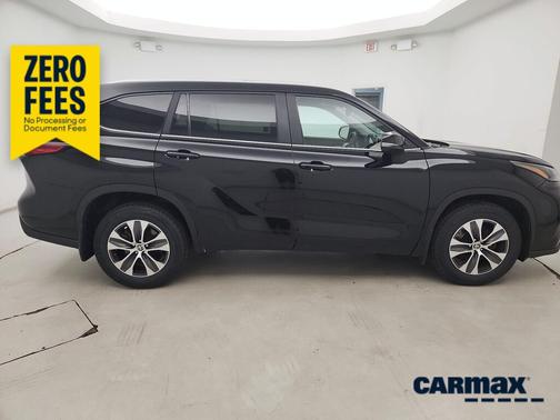 Black 2023 Toyota Highlander XLE