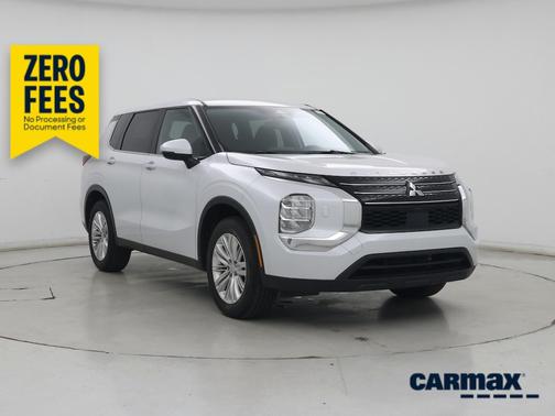 White 2024 Mitsubishi Outlander ES