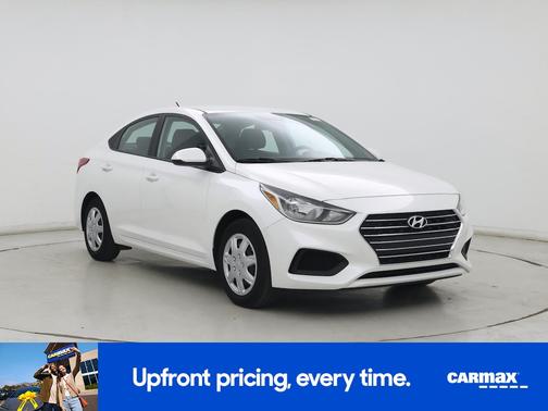 White 2022 Hyundai Accent SE