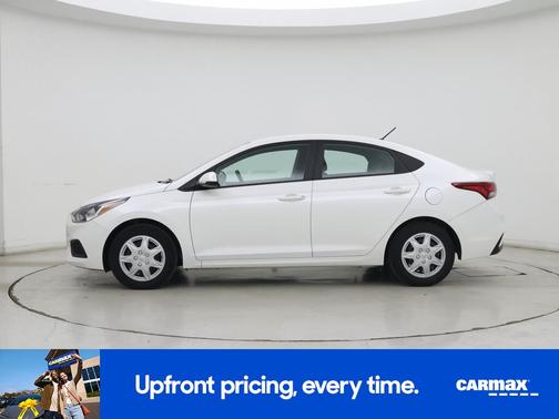 White 2022 Hyundai Accent SE