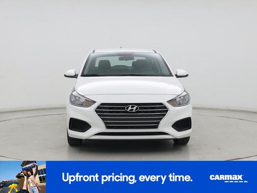 White 2022 Hyundai Accent SE