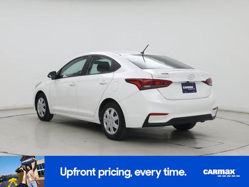 White 2022 Hyundai Accent SE