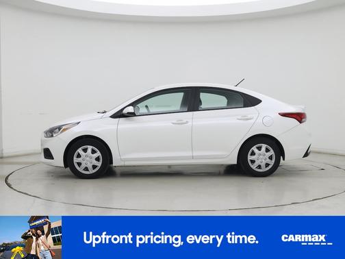 White 2022 Hyundai Accent SE