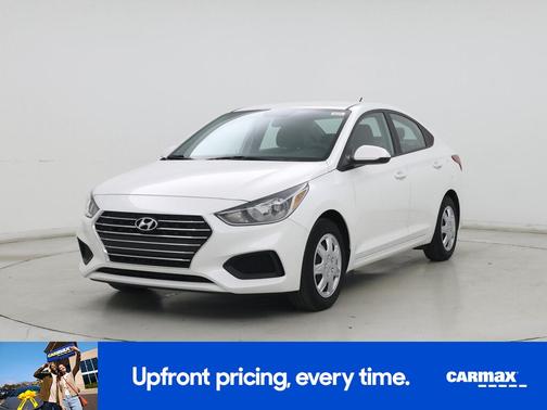 White 2022 Hyundai Accent SE