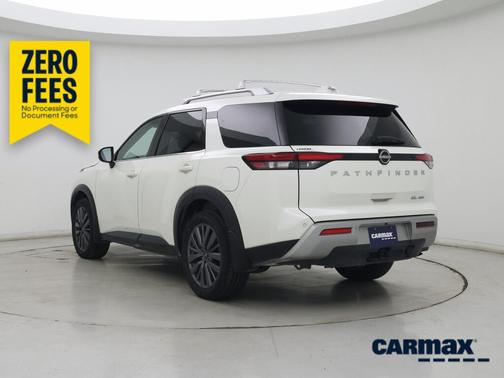 White 2023 Nissan Pathfinder SL
