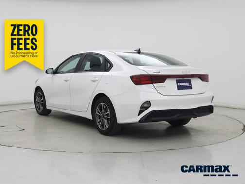 White 2024 Kia Forte LXS