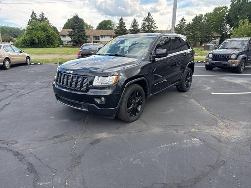 Brilliant Black Crystal Pearlcoat 2013 Jeep Grand Cherokee Laredo
