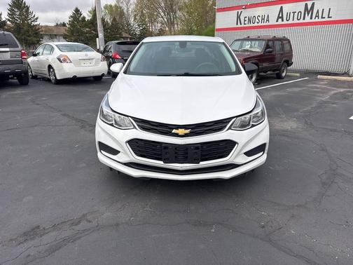 Summit White 2017 Chevrolet Cruze LS