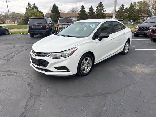 Summit White 2017 Chevrolet Cruze LS