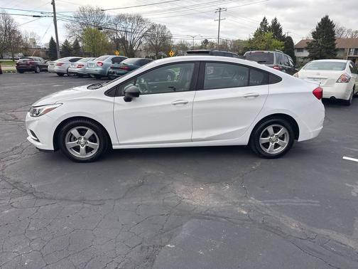 Summit White 2017 Chevrolet Cruze LS