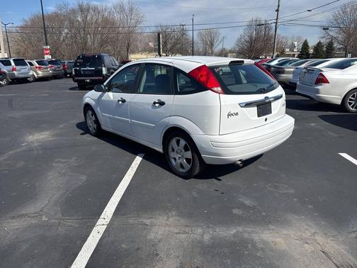 Cloud 9 White Clearcoat 2002 Ford Focus ZX5