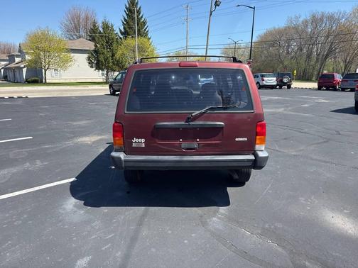 Burgundy 2001 Jeep Cherokee Sport