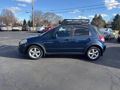 2011 Suzuki SX4 Tech Valu Pkg (NAV)