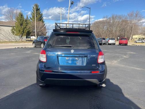 2011 Suzuki SX4 Tech Valu Pkg (NAV)