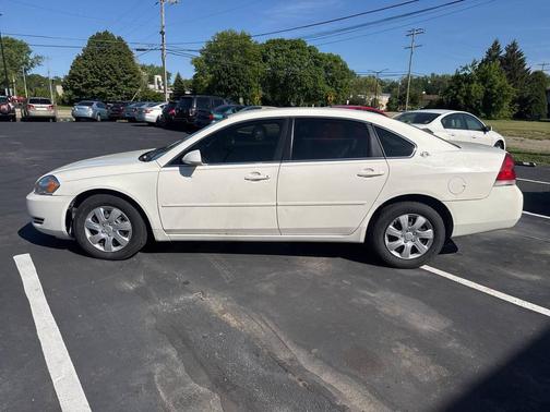 White 2007 Chevrolet Impala LS