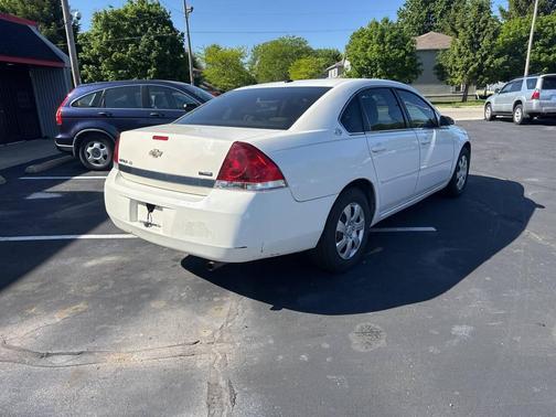 White 2007 Chevrolet Impala LS