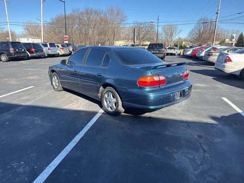 2003 Chevrolet Malibu Base
