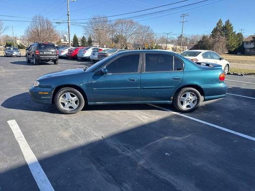 2003 Chevrolet Malibu Base