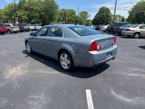 Gray 2009 Chevrolet Malibu LT