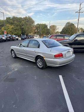 2004 Hyundai SONATA Base
