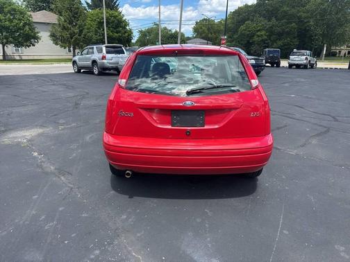 Red 2003 Ford Focus ZX5