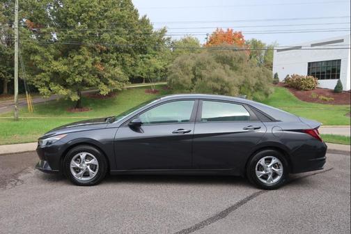2021 Hyundai ELANTRA SE
