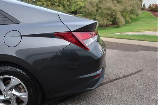 2021 Hyundai ELANTRA SE