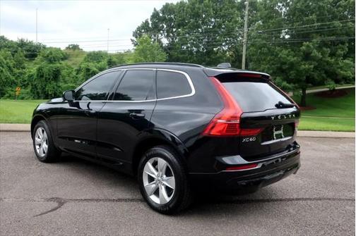 2022 Volvo XC60 B5 Momentum