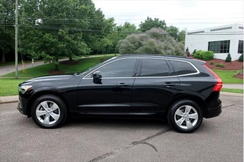 2022 Volvo XC60 B5 Momentum