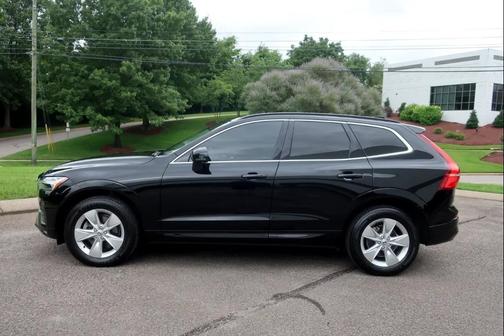 2022 Volvo XC60 B5 Momentum