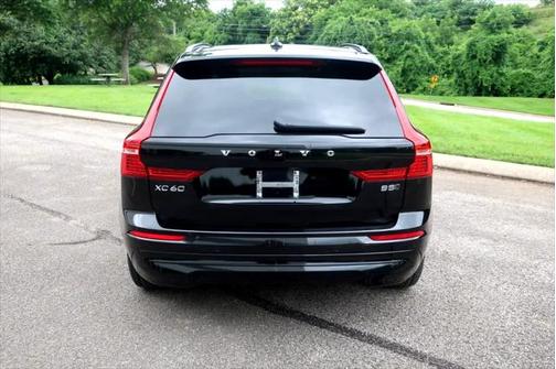 2022 Volvo XC60 B5 Momentum