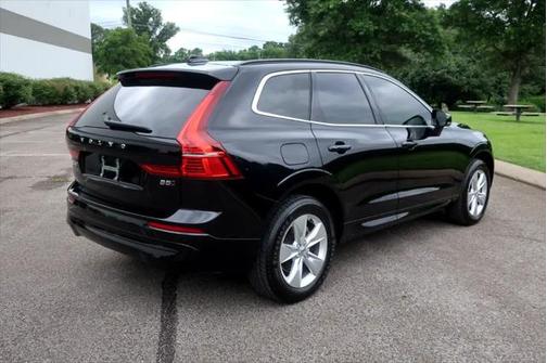 2022 Volvo XC60 B5 Momentum
