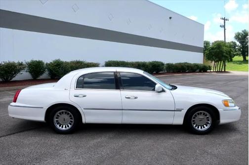 2001 Lincoln Town Car Cartier